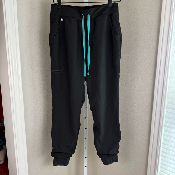 Figs Pants - Figs Zamora free X lined jogger scrub pants black size small